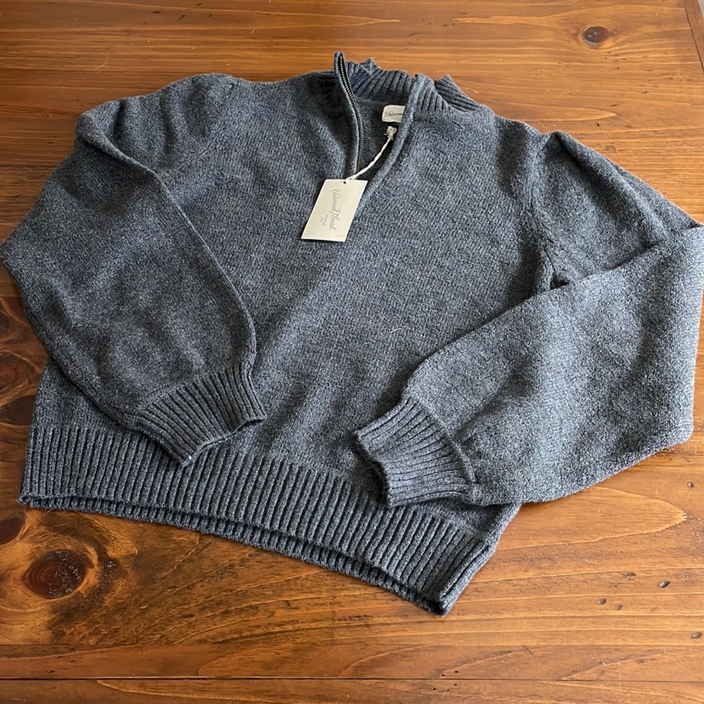 Womens small gray Universal Thread sweater NWT